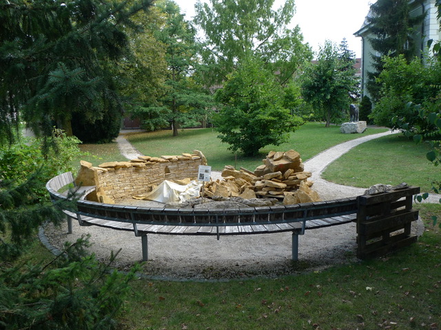 Francine Beuret
Mur à pierres sèche pour le jardin du Jurassica Museum, 2015