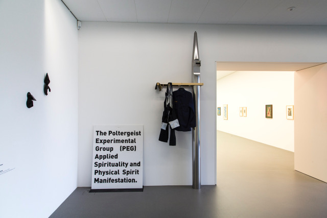 FLORIAN GERMANN: aus dem Werkkomplex THE POLTERGEIST EXPERIMENTAL GROUP. APPLIED SPIRITUALITY AND PHYSICAL SPIRIT MANIFESTATION, 2012, Neukreation, 2014.Foto F.X.Brun