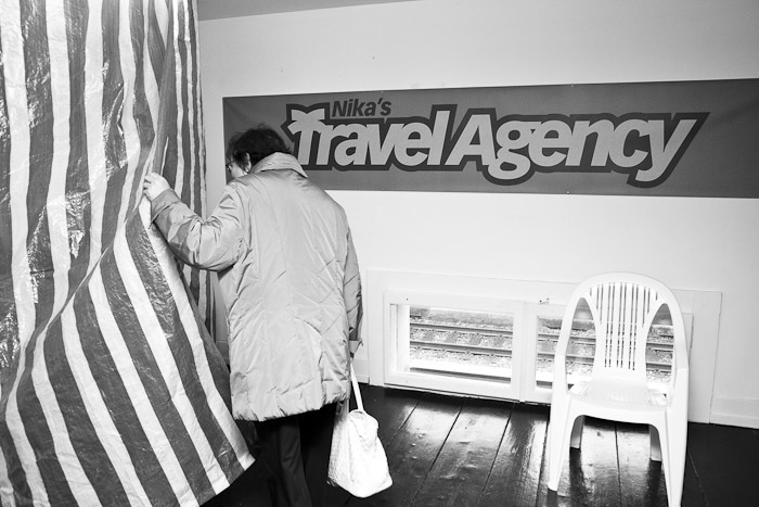 Nika Spalinger: „Nikas Travel-Agency“, 2009, action et  installation.
©PrimulaBosshard