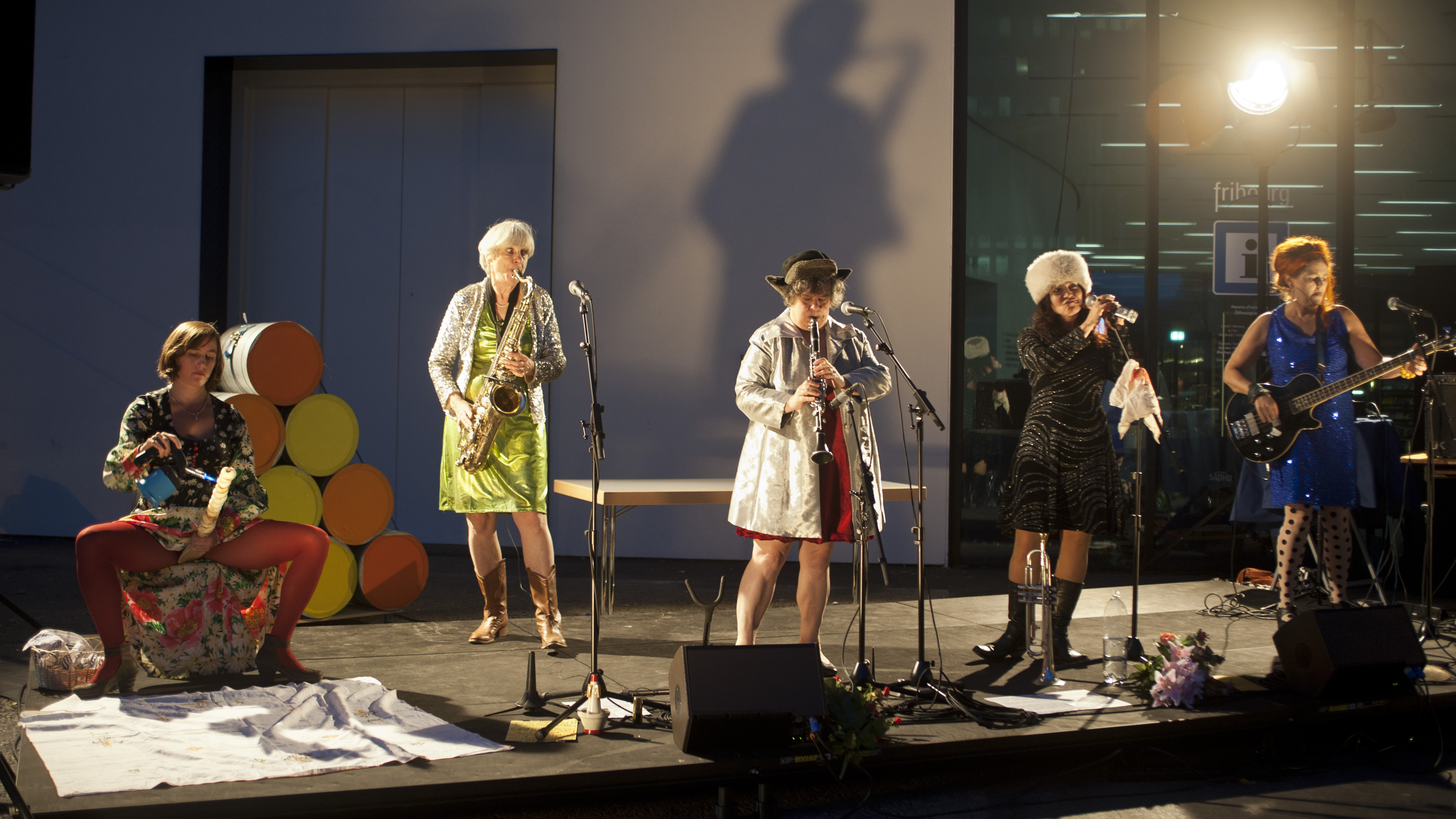 Les Reines Prochaines mit Isabelle Krieg: Konzert mit Performance Abendbrot, 2012