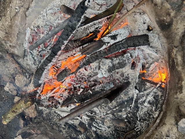 Lagerfeuer im Wald